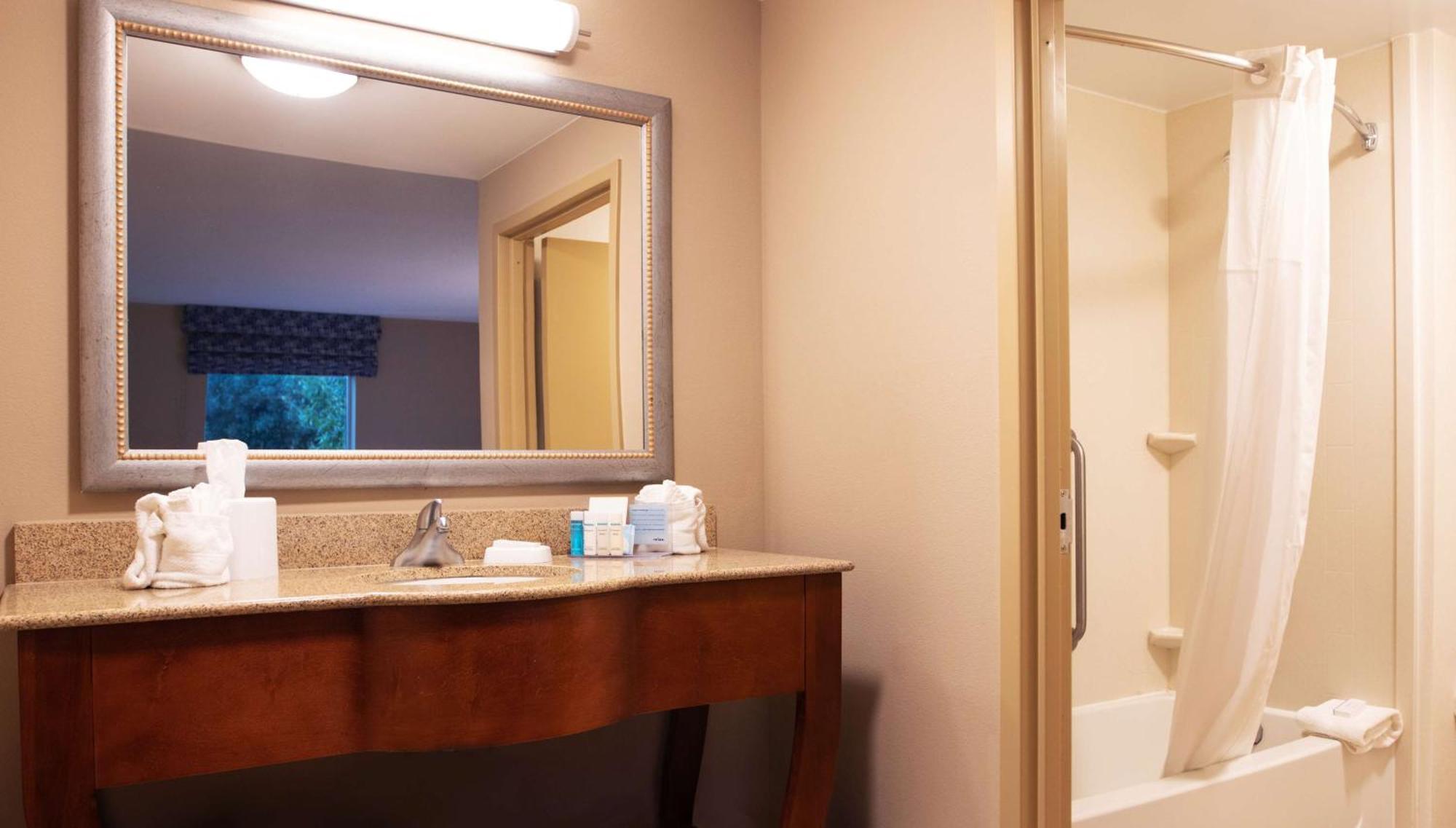 Hampton Inn Gloucester Exterior foto